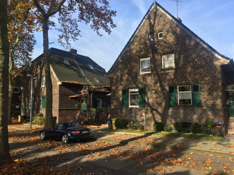Außenansicht eines Hauses der Arbeitersiedlung Rosenhügel in Gelsenkirchen-Schalke.