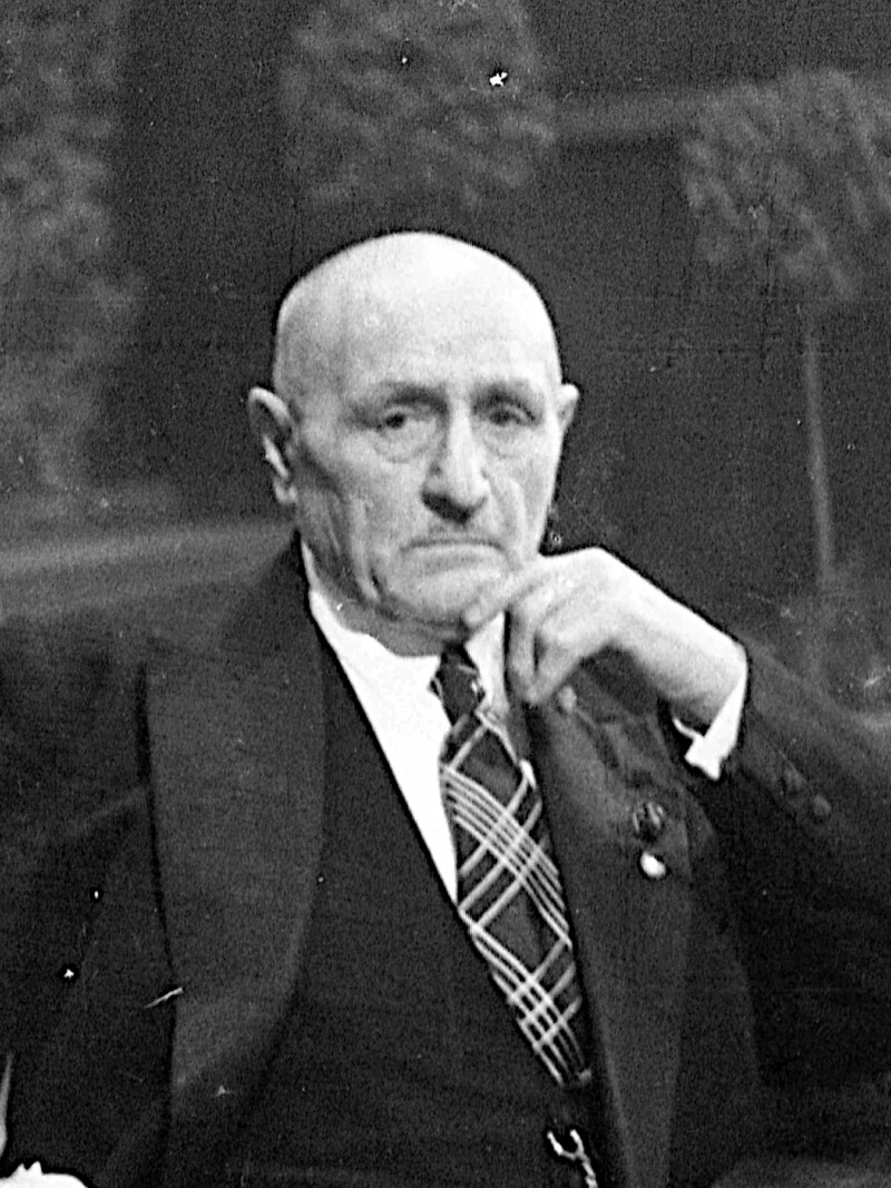 Porträtaufnahme von Fritz Unkel, erster Vereinspräsident des FC Schalke 04.